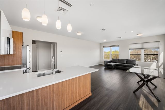 999 Hancock St 502, Quincy, MA 02169