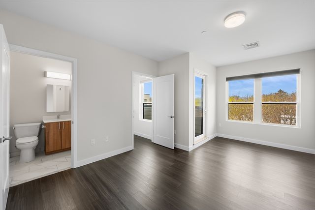 999 Hancock St 502, Quincy, MA 02169