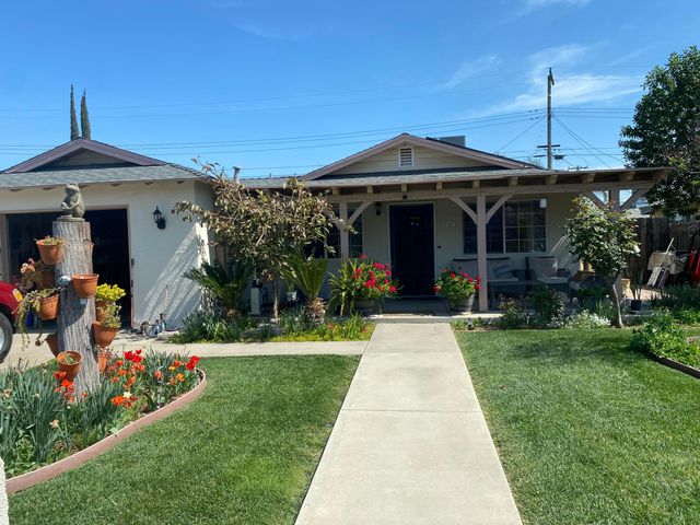 1216 N Stover Street, Visalia, CA 93292