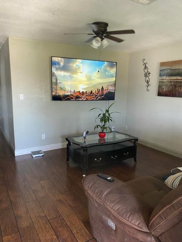 1216 N Stover Street, Visalia, CA 93292