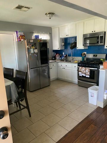 1216 N Stover Street, Visalia, CA 93292