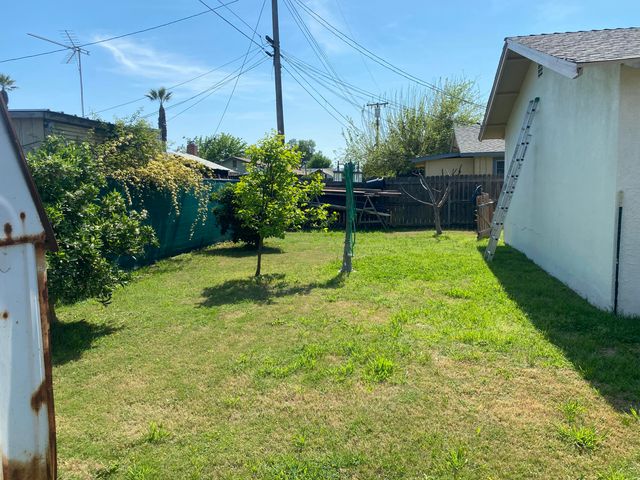 1216 N Stover Street, Visalia, CA 93292