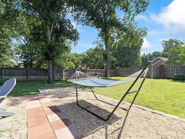 701 SW Maidstone Avenue, Bentonville, AR 72712