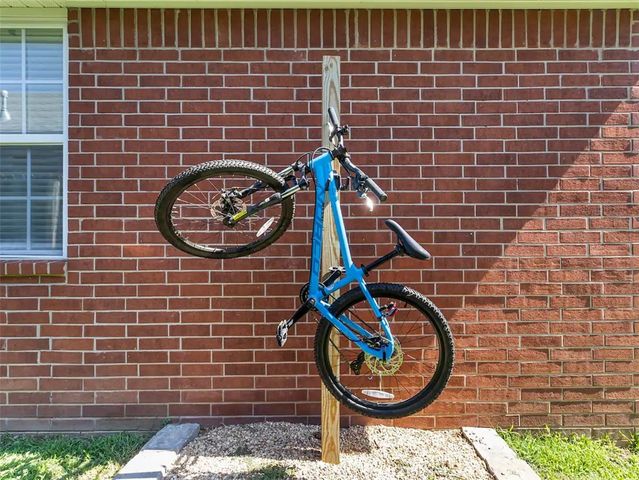 701 SW Maidstone Avenue, Bentonville, AR 72712