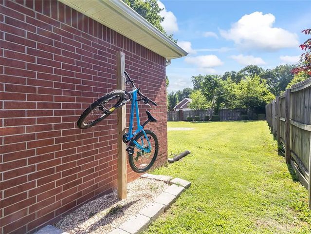 701 SW Maidstone Avenue, Bentonville, AR 72712