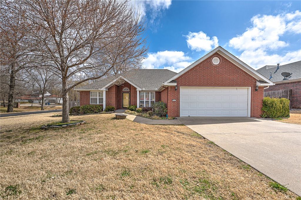 701 SW Maidstone Avenue, Bentonville, AR 72712