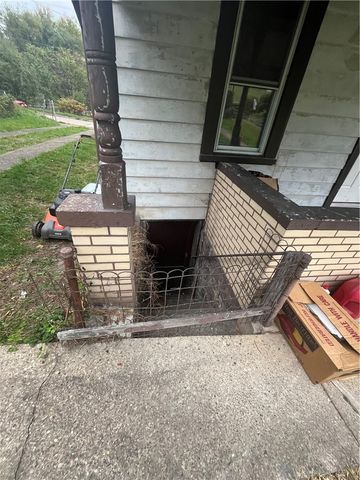 924 Locust Avenue, Monessen, PA 15062
