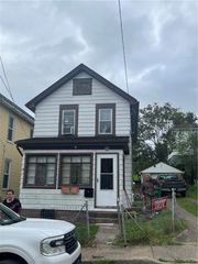 924 Locust Avenue, Monessen, PA 15062