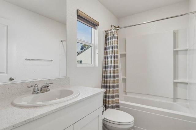 440 Half Dome Dr, Manteca, CA 95337