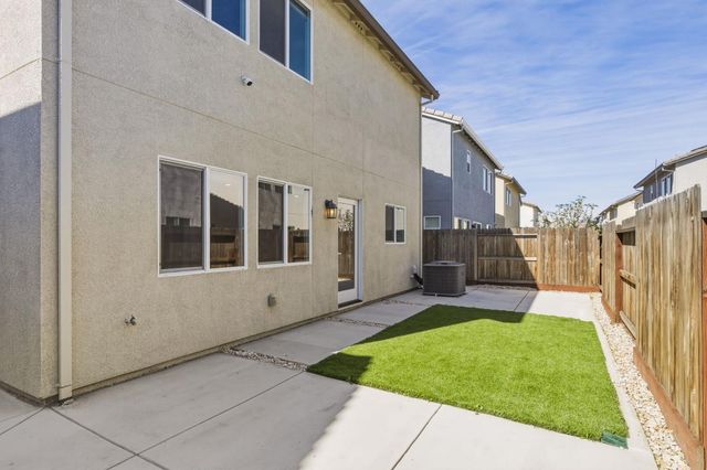 440 Half Dome Dr, Manteca, CA 95337