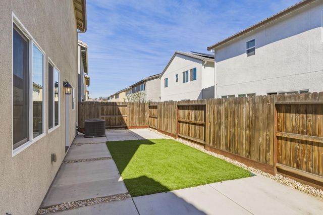 440 Half Dome Dr, Manteca, CA 95337