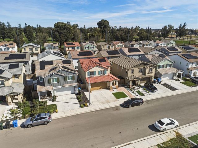 440 Half Dome Dr, Manteca, CA 95337