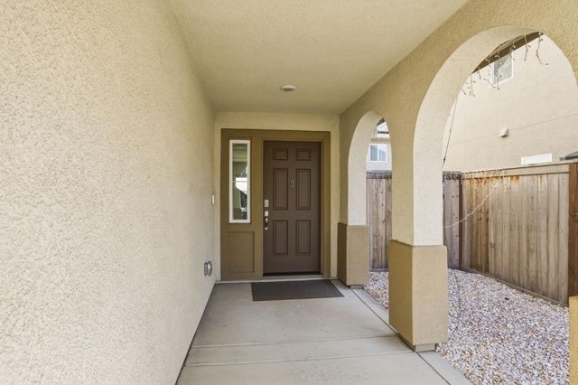 440 Half Dome Dr, Manteca, CA 95337