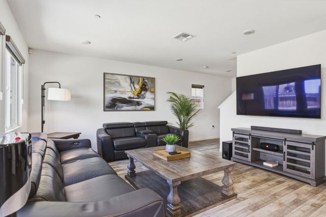 440 Half Dome Dr, Manteca, CA 95337