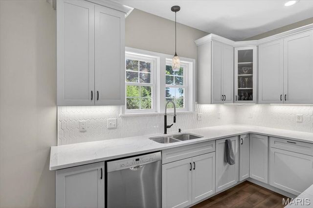 7730 Weaver Avenue, Maplewood, MO 63143