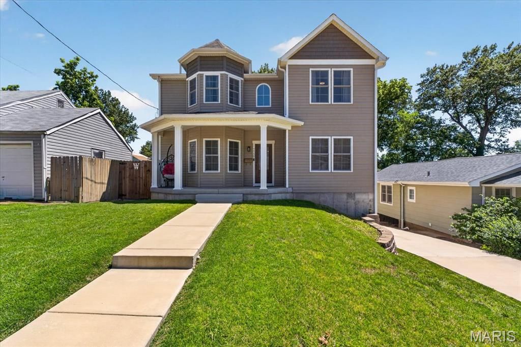 7730 Weaver Avenue, Maplewood, MO 63143