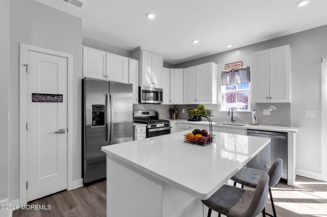 42 Athens Way, Cliffwood, NJ 07721