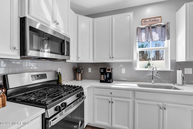 42 Athens Way, Cliffwood, NJ 07721