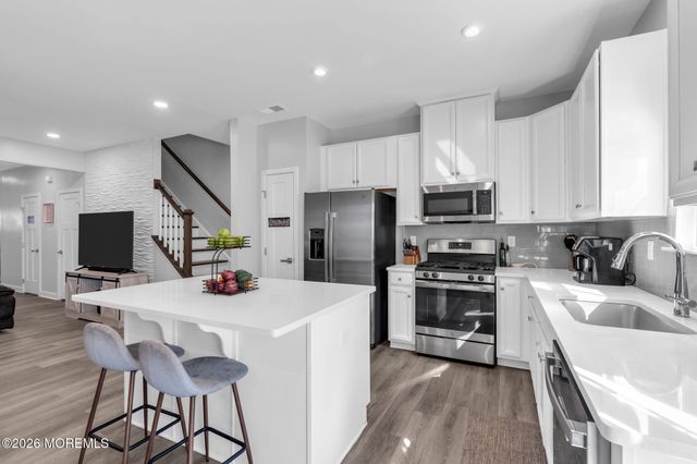 42 Athens Way, Cliffwood, NJ 07721