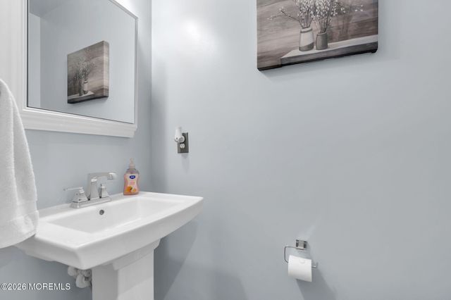 42 Athens Way, Cliffwood, NJ 07721