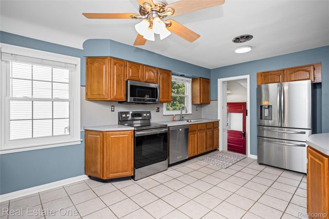 881 W Maplehurst Street, Ferndale, MI 48220