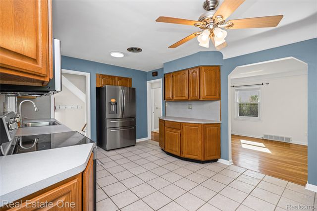 881 W Maplehurst Street, Ferndale, MI 48220