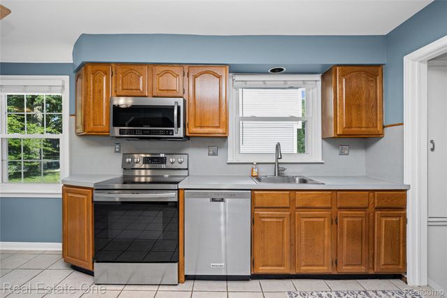 881 W Maplehurst Street, Ferndale, MI 48220