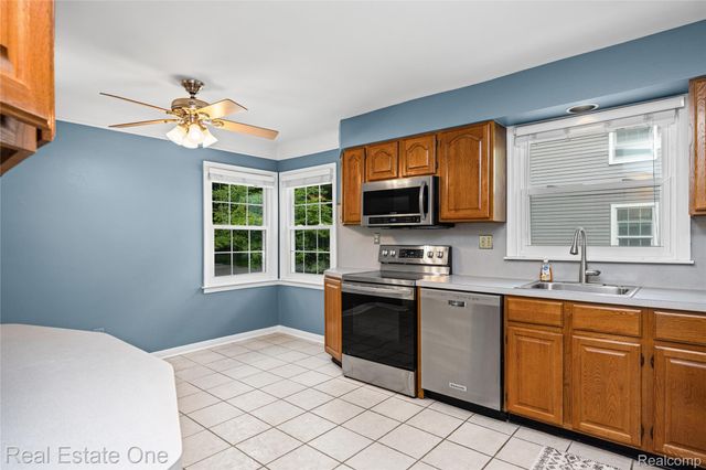 881 W Maplehurst Street, Ferndale, MI 48220