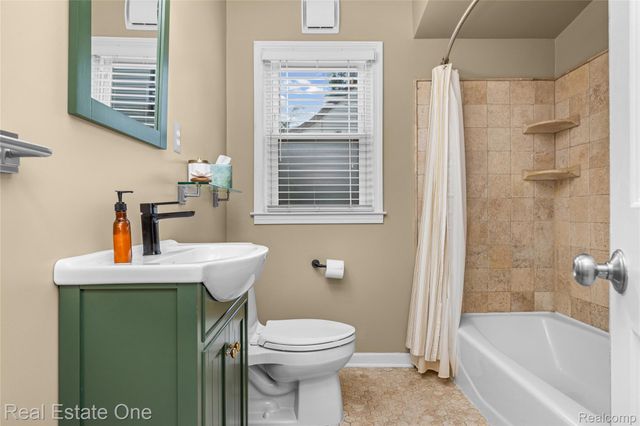 881 W Maplehurst Street, Ferndale, MI 48220