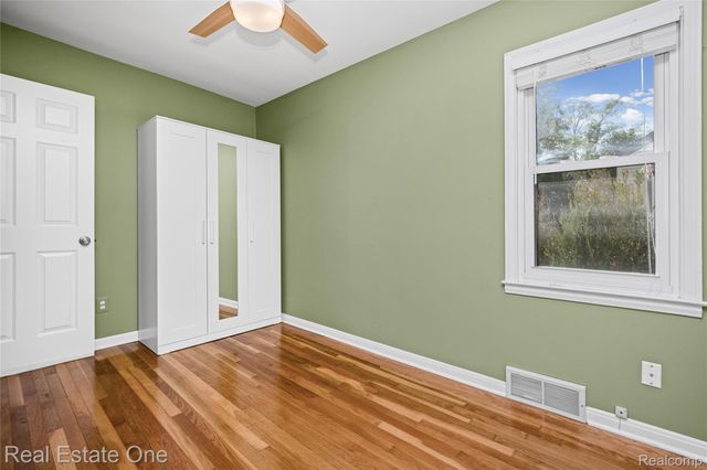 881 W Maplehurst Street, Ferndale, MI 48220