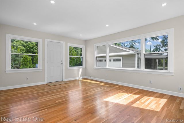 881 W Maplehurst Street, Ferndale, MI 48220