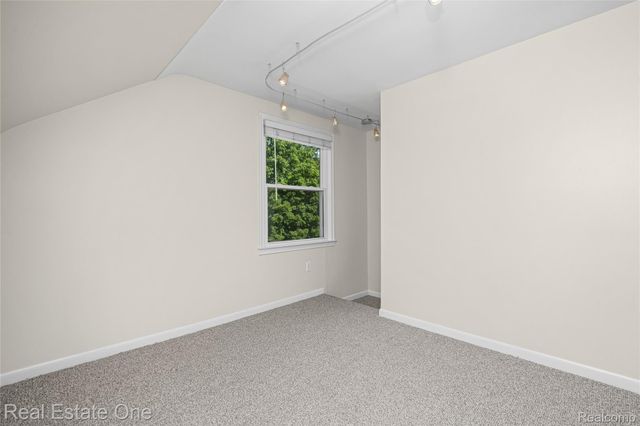 881 W Maplehurst Street, Ferndale, MI 48220