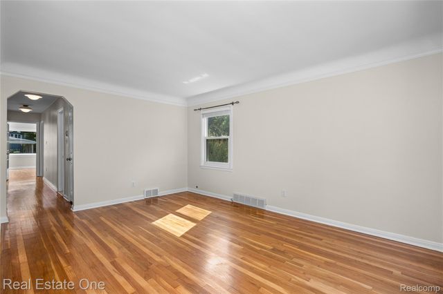 881 W Maplehurst Street, Ferndale, MI 48220