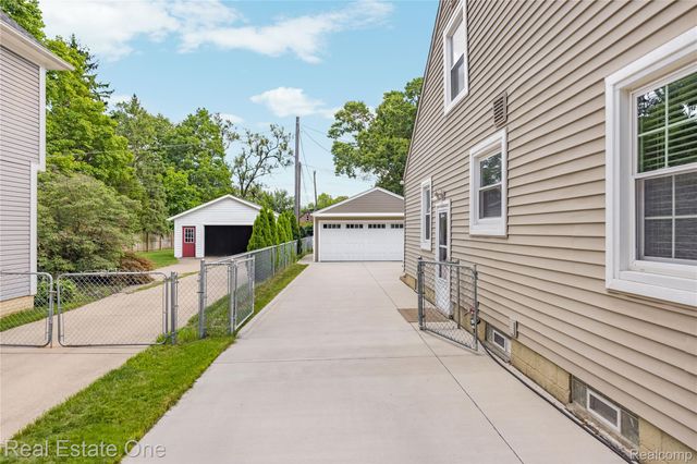 881 W Maplehurst Street, Ferndale, MI 48220