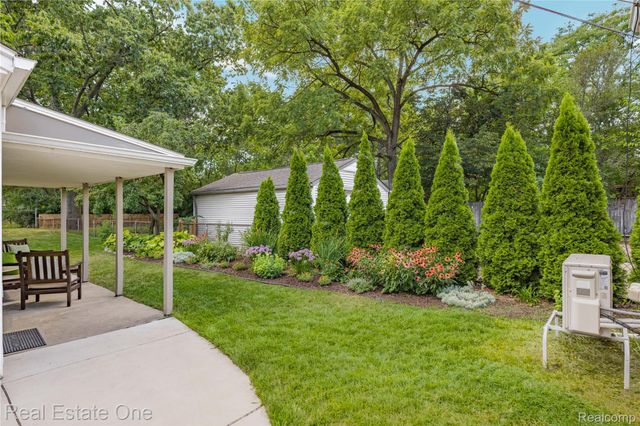 881 W Maplehurst Street, Ferndale, MI 48220