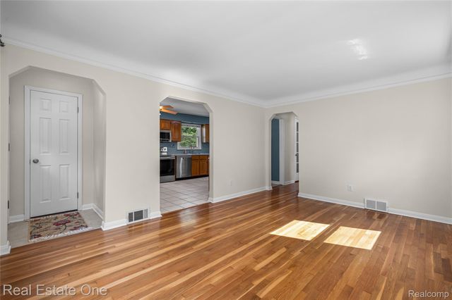 881 W Maplehurst Street, Ferndale, MI 48220