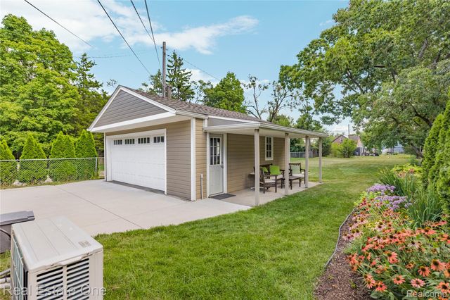 881 W Maplehurst Street, Ferndale, MI 48220