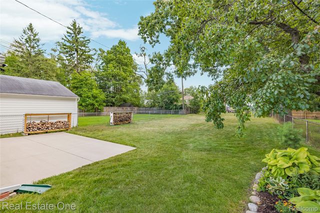 881 W Maplehurst Street, Ferndale, MI 48220