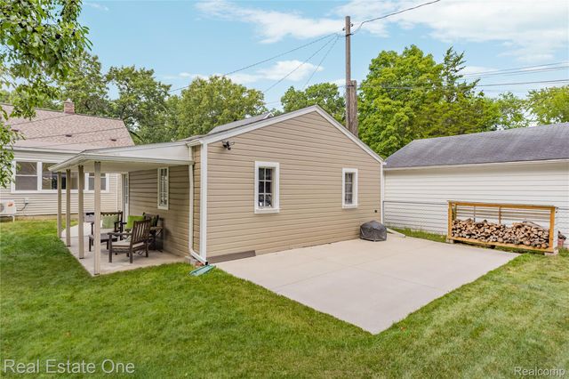881 W Maplehurst Street, Ferndale, MI 48220