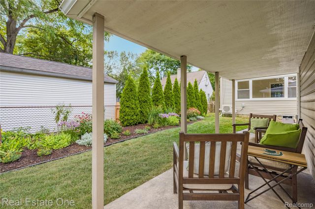 881 W Maplehurst Street, Ferndale, MI 48220