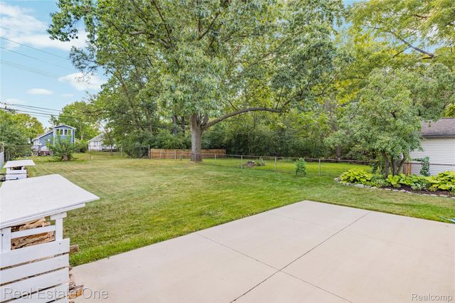 881 W Maplehurst Street, Ferndale, MI 48220