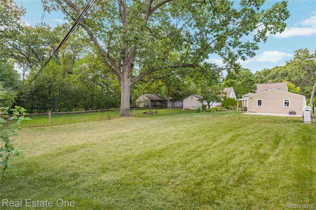 881 W Maplehurst Street, Ferndale, MI 48220