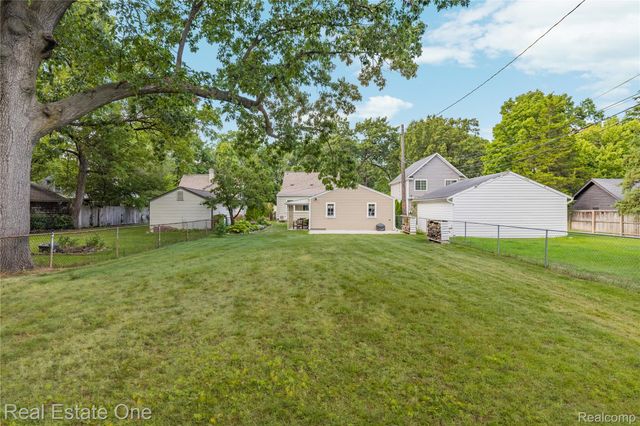 881 W Maplehurst Street, Ferndale, MI 48220
