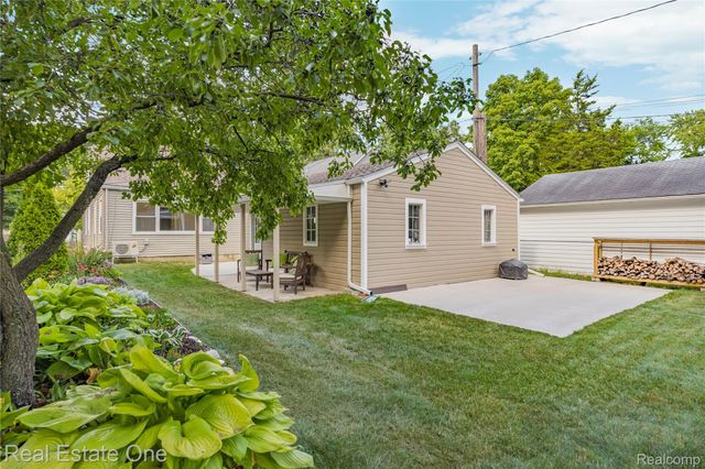 881 W Maplehurst Street, Ferndale, MI 48220