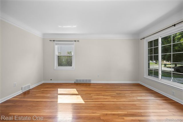 881 W Maplehurst Street, Ferndale, MI 48220