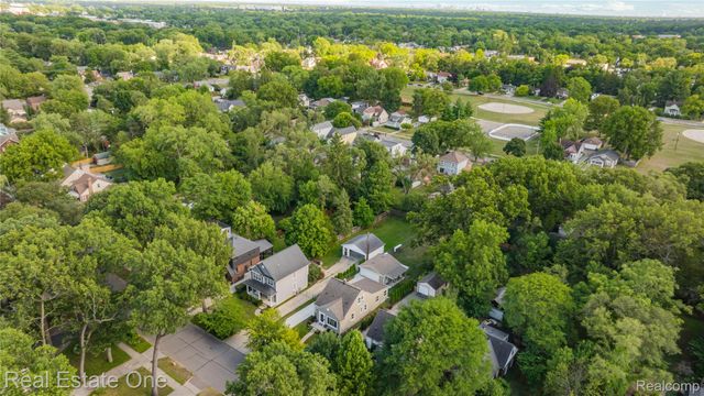 881 W Maplehurst Street, Ferndale, MI 48220