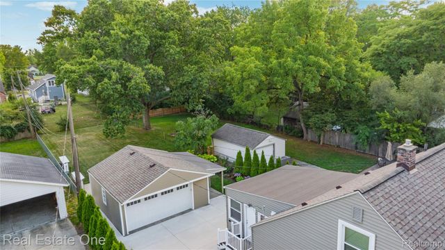 881 W Maplehurst Street, Ferndale, MI 48220