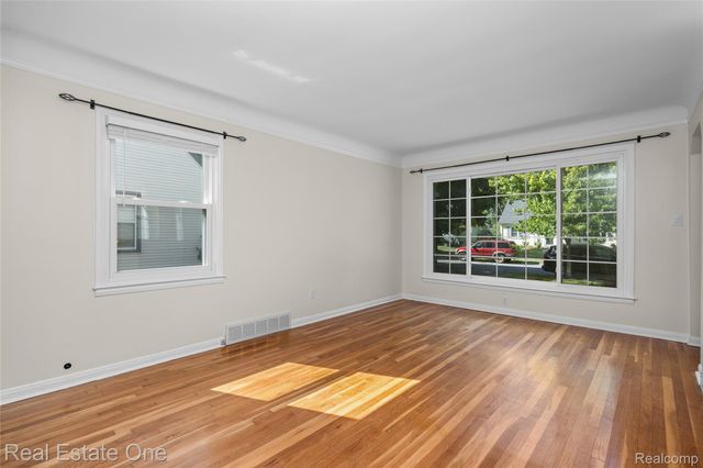 881 W Maplehurst Street, Ferndale, MI 48220