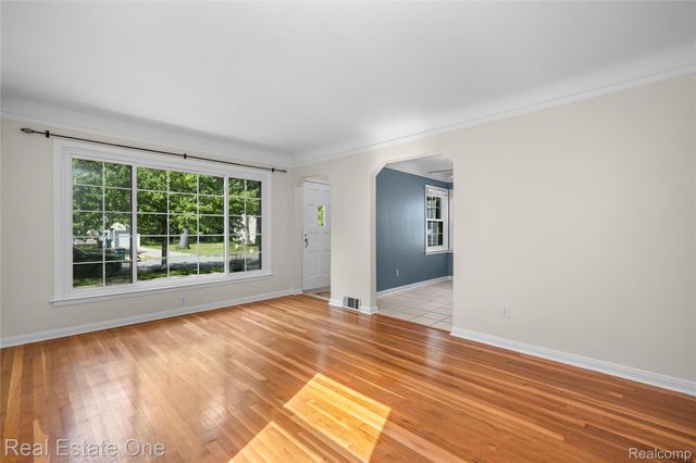 881 W Maplehurst Street, Ferndale, MI 48220