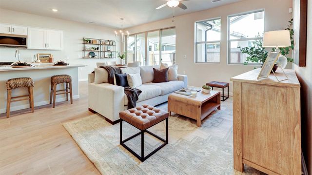 2471 E O'keefe Drive, Fresno, CA 93720